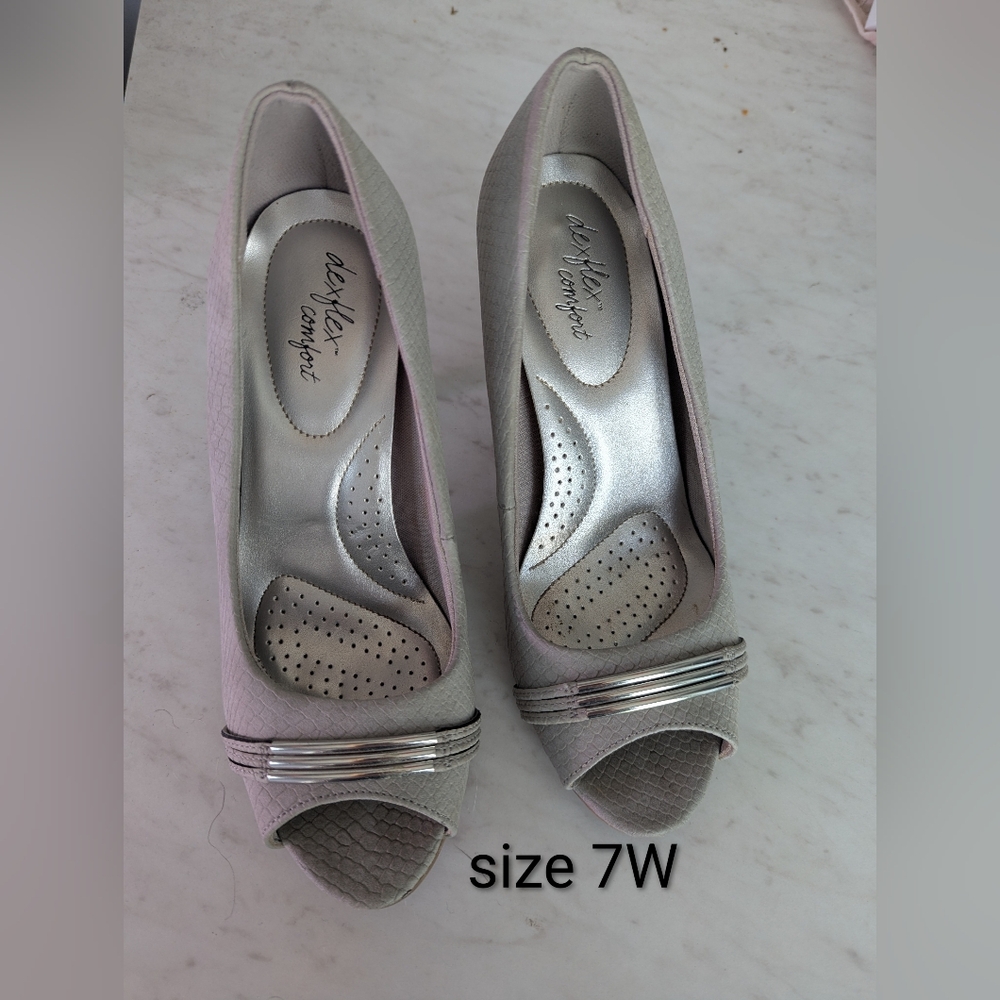 Dexflex Comfort Women's Gray Peep Toe Heels